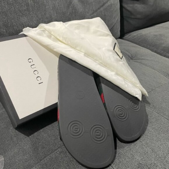 Gucci Rubber Slide Sandal - Picture 4 of 4